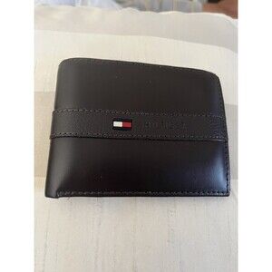 Tommy Hilfiger Men's Bifold Leather Wallet~BROWN
